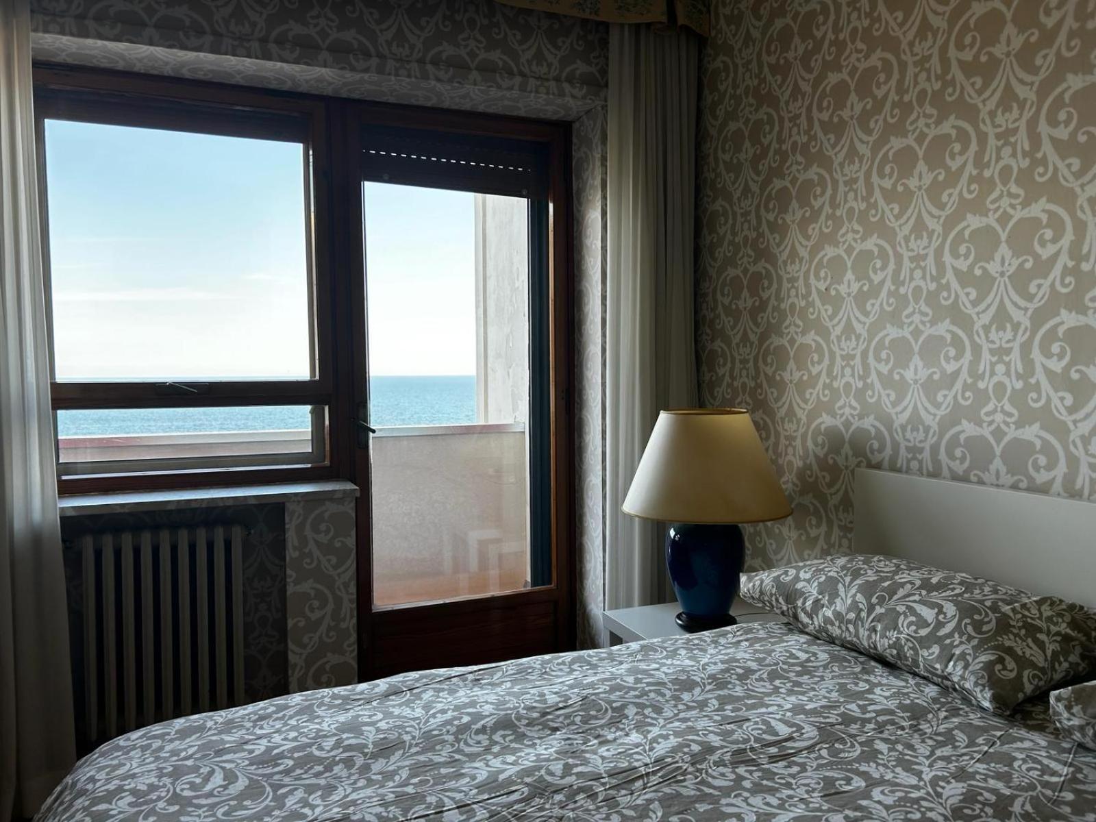 Front Beach Apartment - 3 Bedrooms Bari Exterior photo