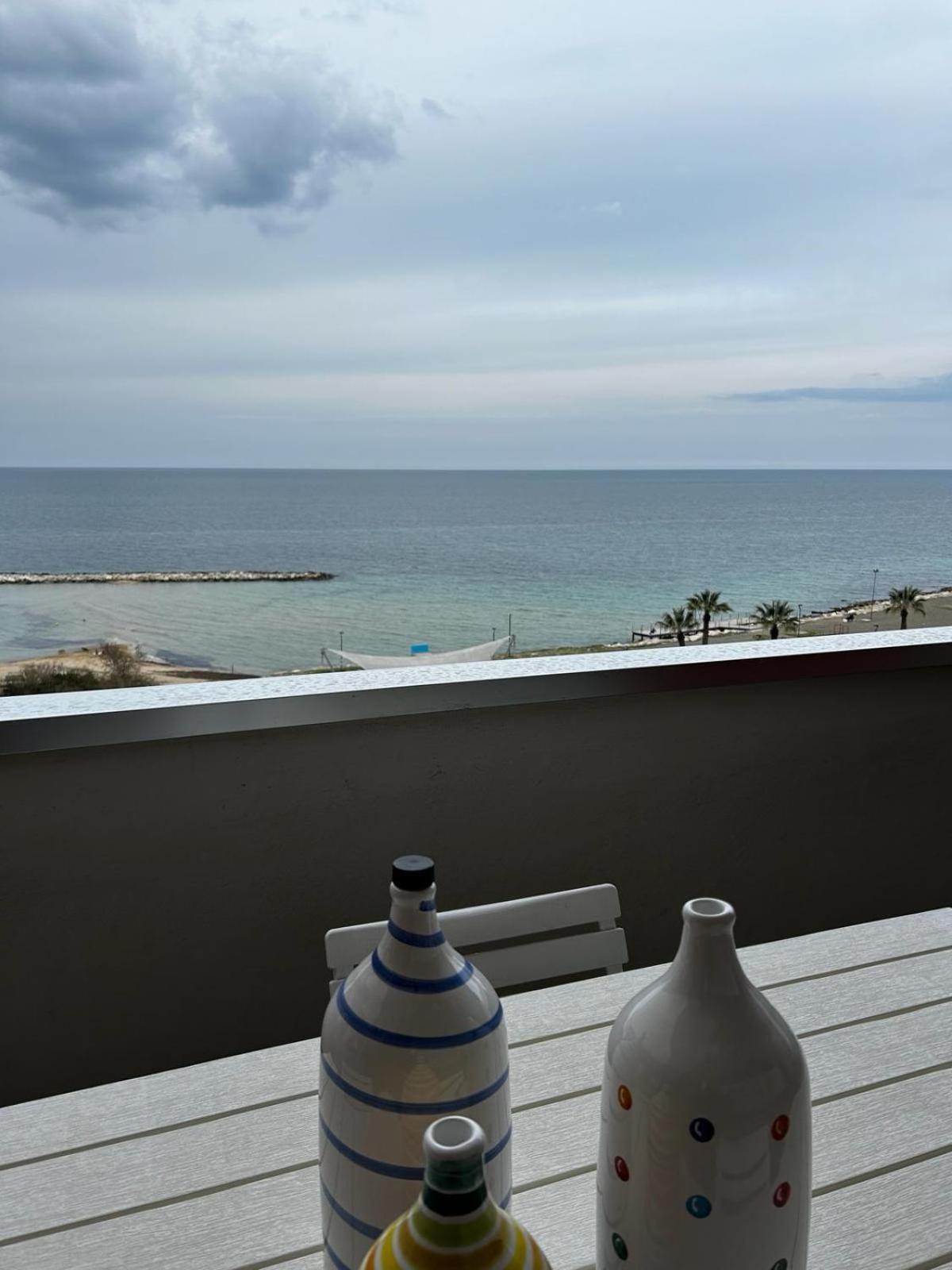 Front Beach Apartment - 3 Bedrooms Bari Exterior photo